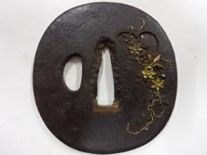 鉄地　金銀象嵌　鍔